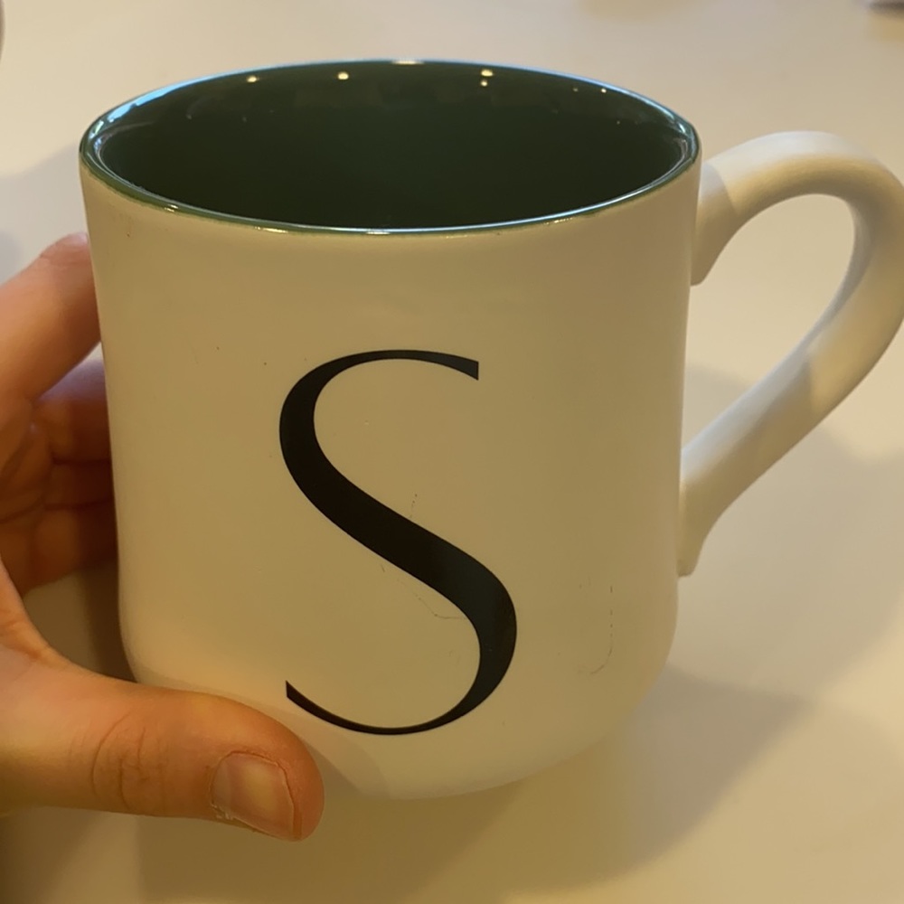 S mug